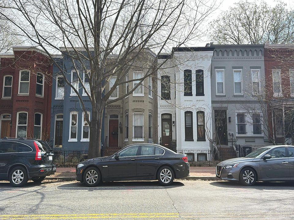 1st image of 225 8th St NE