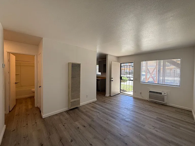 524 E Avenue Q12 #22 — Photo 4