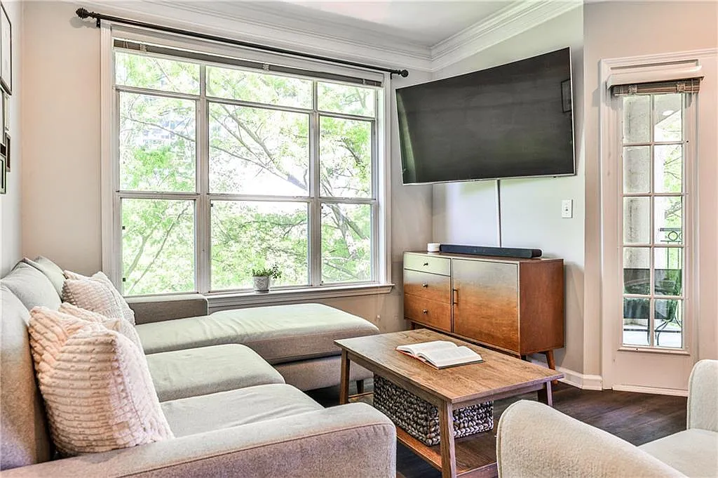 1 bed, 1.0 bath, 814 sqft, $2,000 — Photo 3