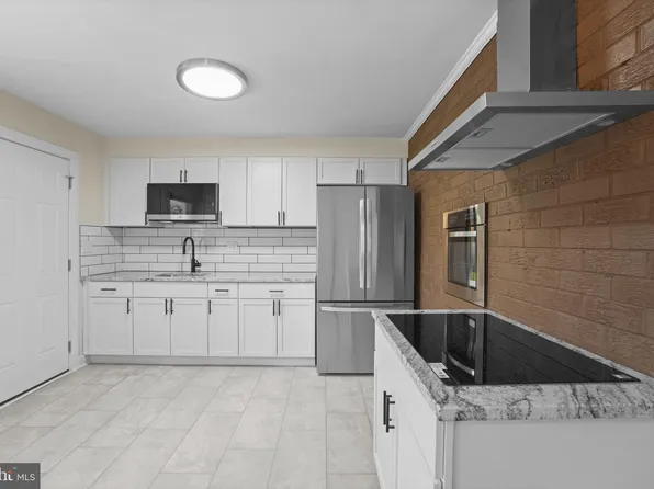 8405 Ravenswood Rd, Hyattsville, MD 20784