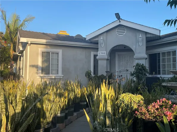 1390 W 33rd St, Long Beach, CA 90810