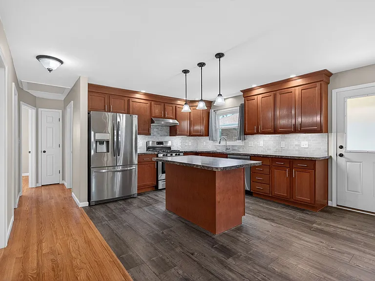 614 Park Ave — Photo 12