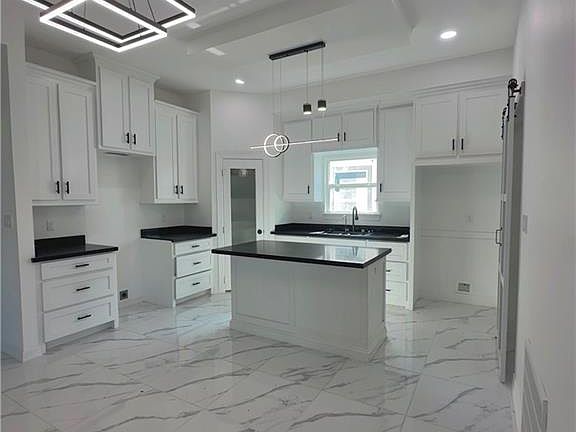 4th image of 1046 Nina Ave