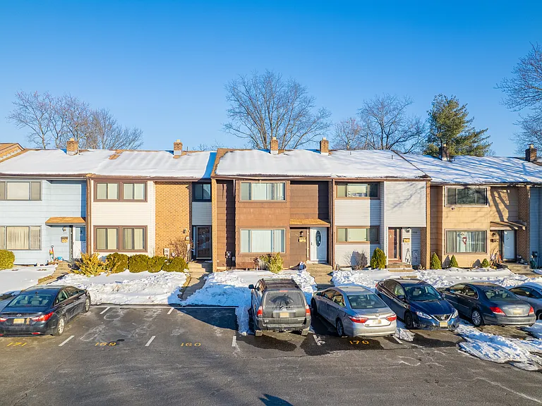 685 Ithaca Pl — Photo 25