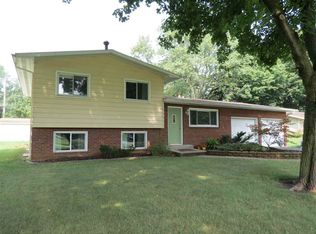 1225 Pinevalley Dr, Fort Wayne, IN 46815