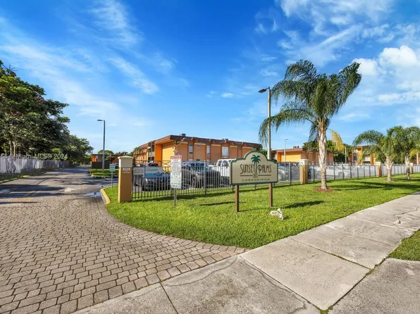 9467 SW 76th St APT Q1, Miami, FL 33173