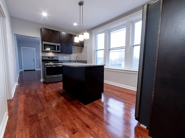 3429 S Union Ave #3R — Photo 3