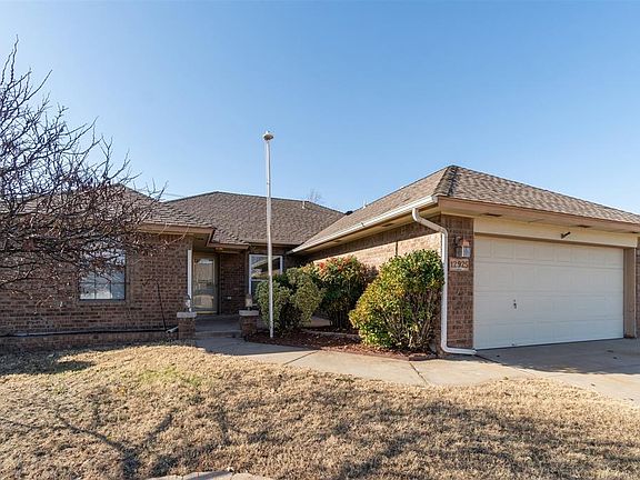 3rd image of 12925 Cloverleaf Ln