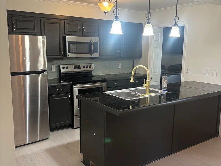2238 Morningside Dr #E — Photo 11