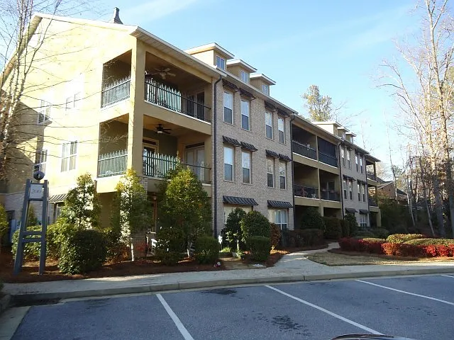 125 Wood Lake Dr #208