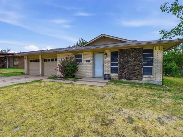403 NW 69th St, Lawton, OK 73505