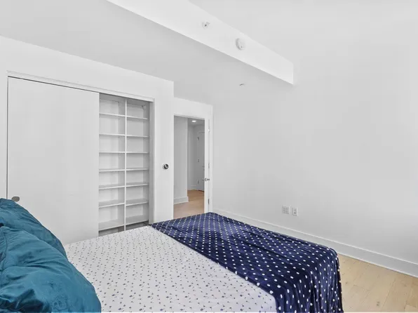 9 Avenue At Port Imperial image 16 of 27