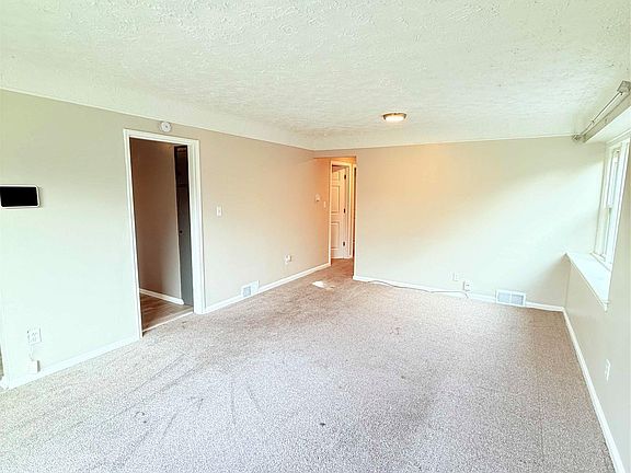 3rd image of 19908 Heyden St