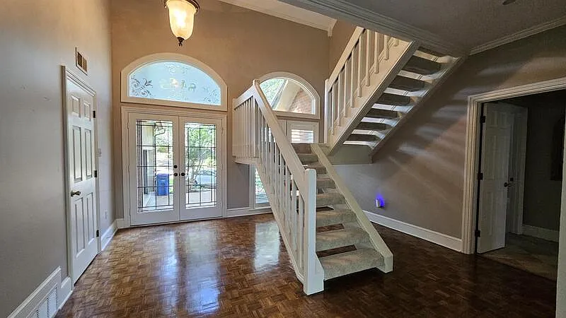 4 bed, 4.0 bath, 4000 sqft, $2,950 — Photo 2