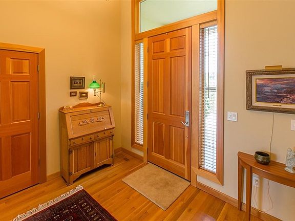 3rd image of 2043 S Parkwood Cir