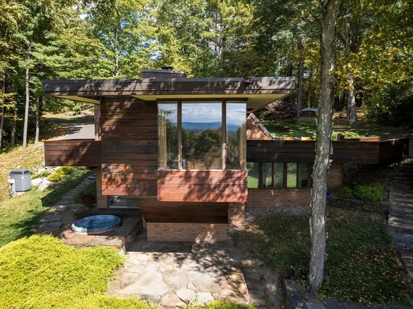 9 Drummer Hill Rd, Leverett, MA 01054