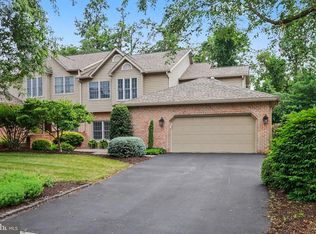 12 Crain Cir, Lemoyne, PA 17043