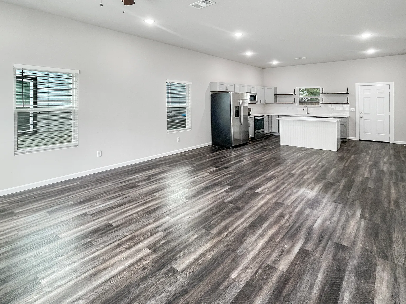 3 bed, 1492 sqft, $1,950 — Photo 4