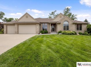 16821 O Cir, Omaha, NE 68135