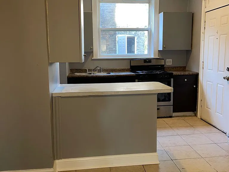 2900-04 N Laramie Avenue W George St #5200-06 — Photo 67
