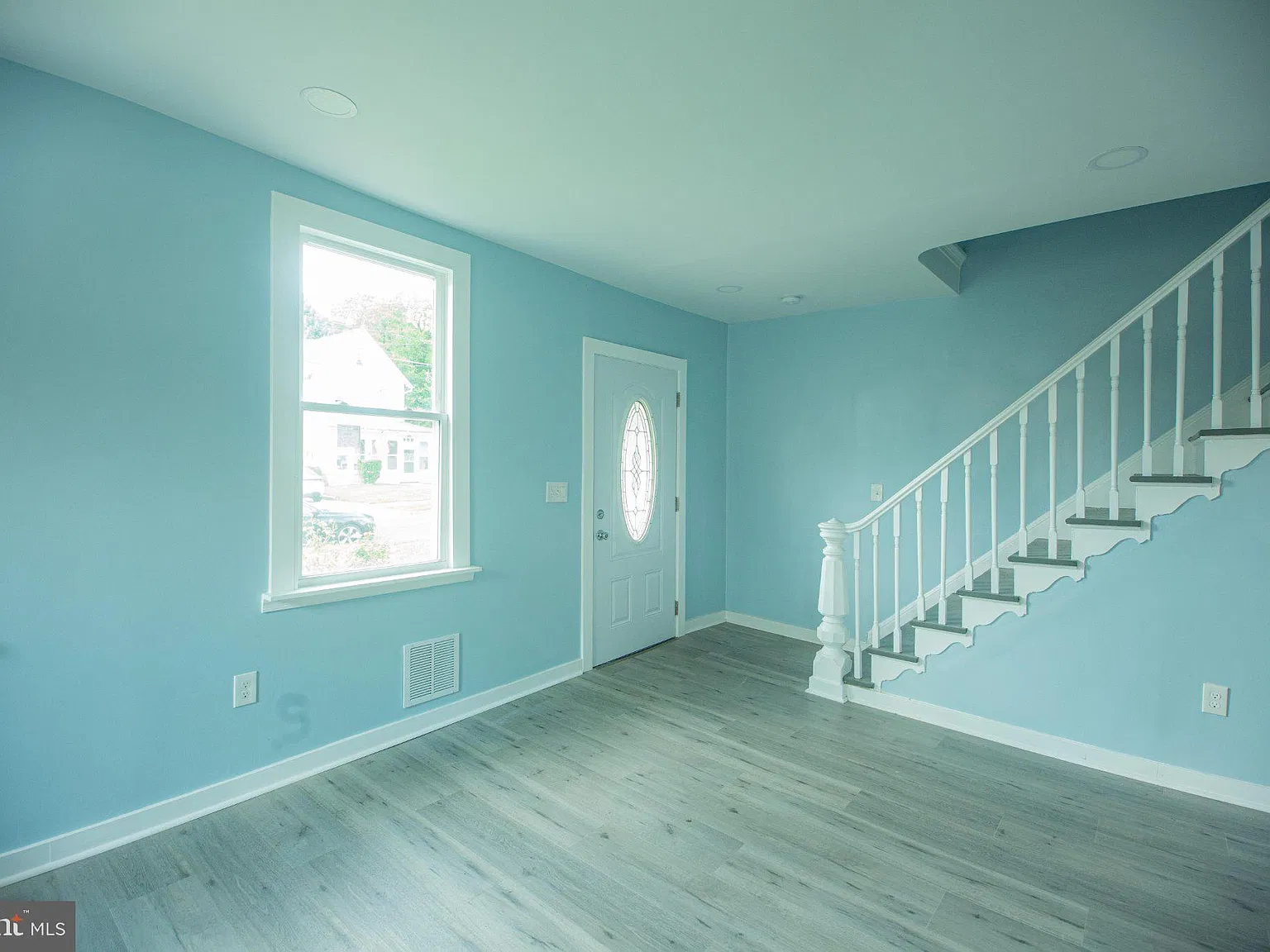 3 bed, 1.5 bath, 1200 sqft, $2,300 — Photo 3