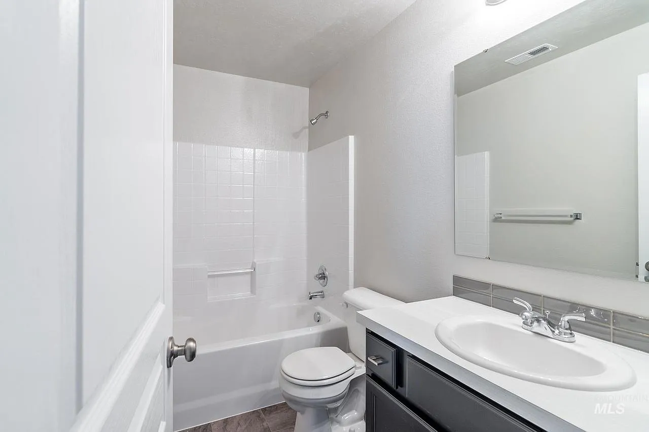 322 S Fritts Ln — Photo 3