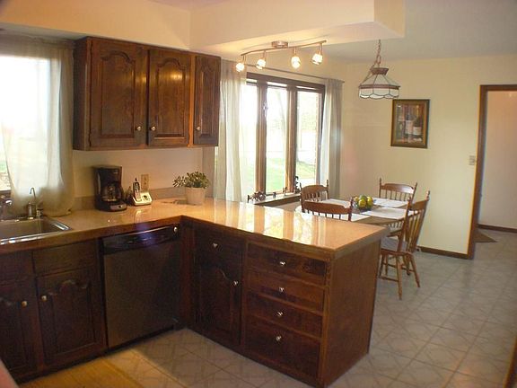 Kitchen w/ Stainless & Granite, Amazing views