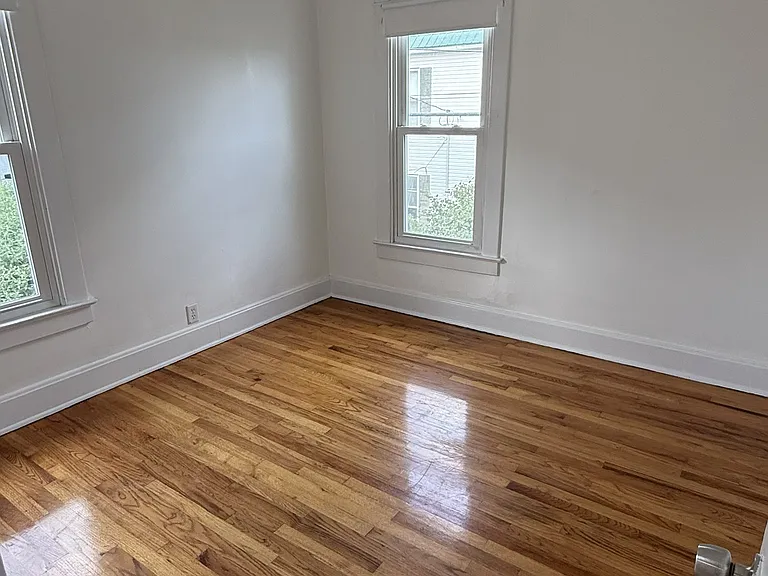242 Hoover St — Photo 25