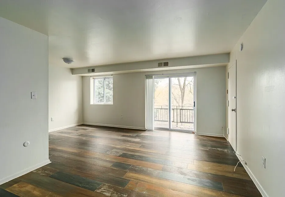Harrison Court — Photo 4