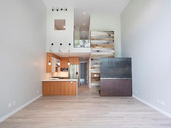 4th image of 101 Douglass St #2