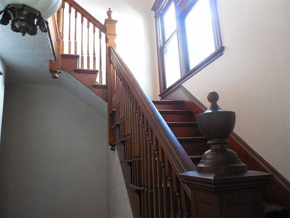 3rd image of 1010 Grant Ave
