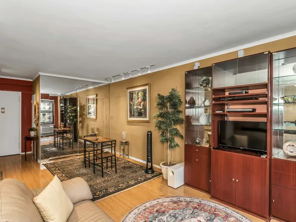 2 Tudor City Place image 3 of 15