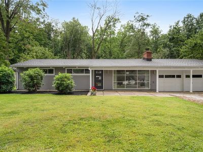 808 Bell Rd, Chagrin Falls, OH, 44022