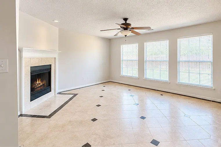 4 bed, 2618 sqft, $2,850 — Photo 2