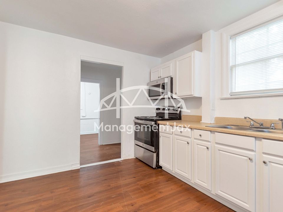 1st image of 1130 W 12th St