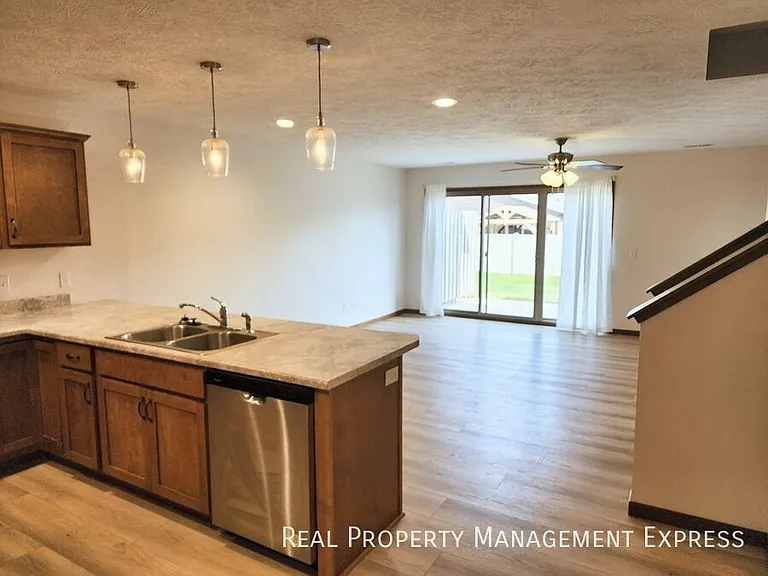 9436 W Dolores Dr — Photo 3