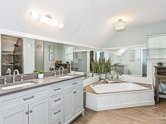4th image of 2727 Sunrunner Ln