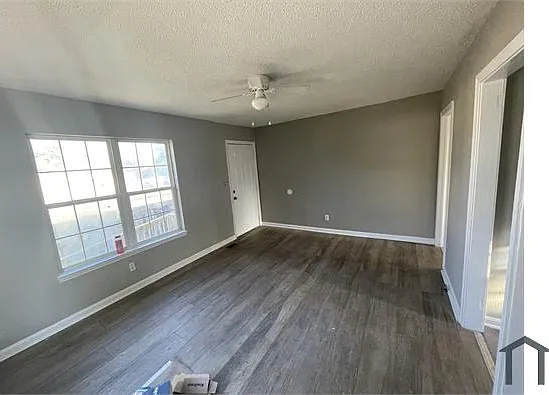 225 Evergreen St — Photo 2