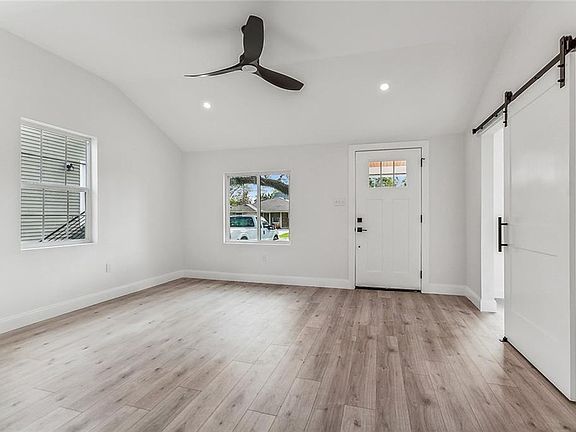 5th image of 142 Woodlawn Ave