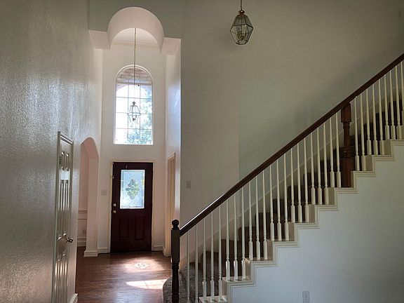 4th image of 7612 Aubrey Ln
