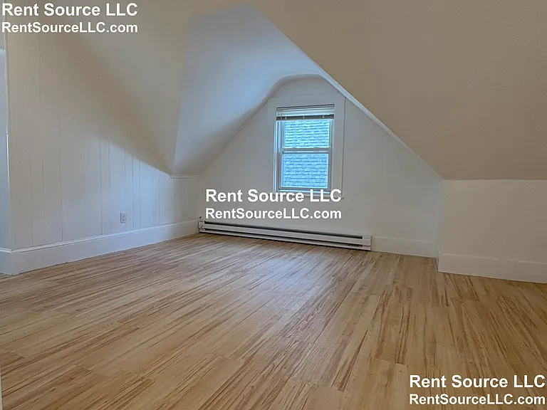 9-11 Knapp St #3 — Photo 7