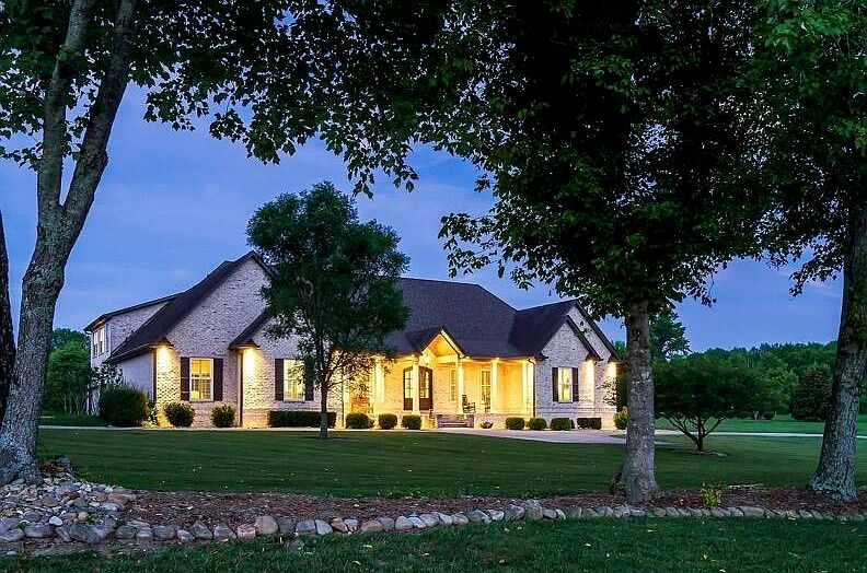 1st image of 150 Southern Woods Ct