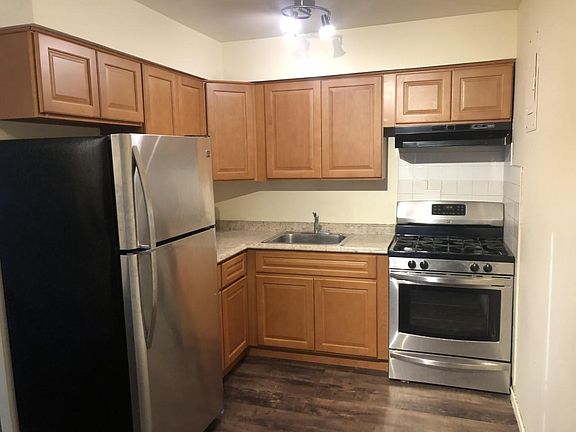 3rd image of 35 Van Wart Ave