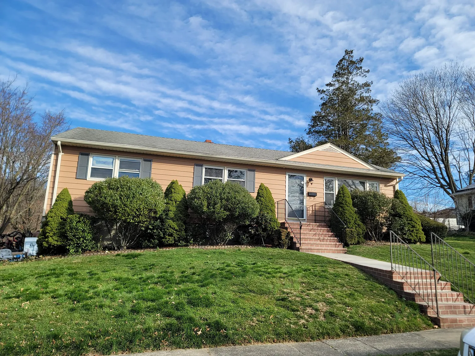 3 bed, 1152 sqft, $3,200 — Photo 1