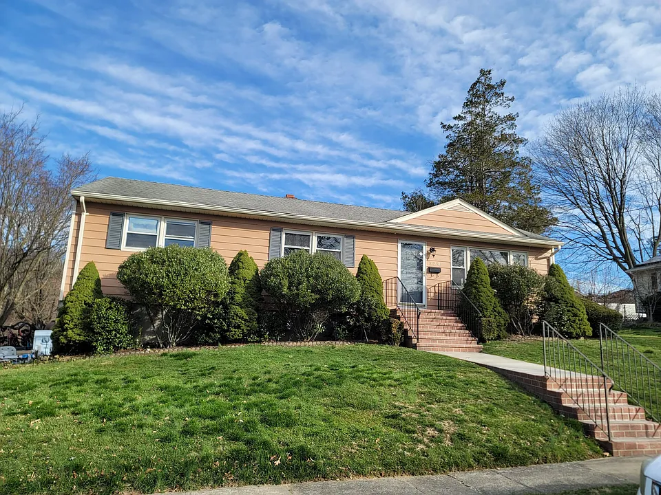 320 Dahl Ave