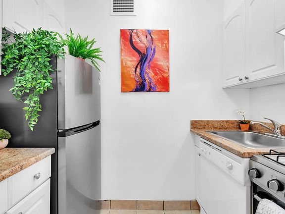 5th image of 159 W 53rd St APT 30A