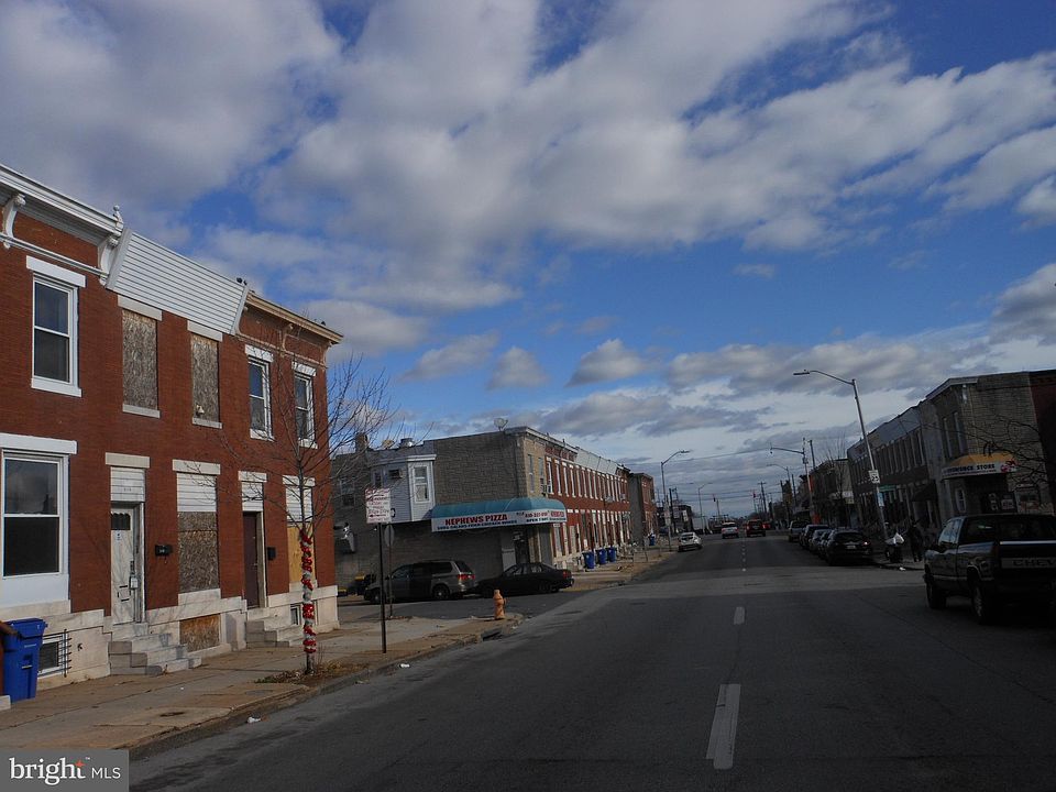 2nd image of 3129 E Monument St