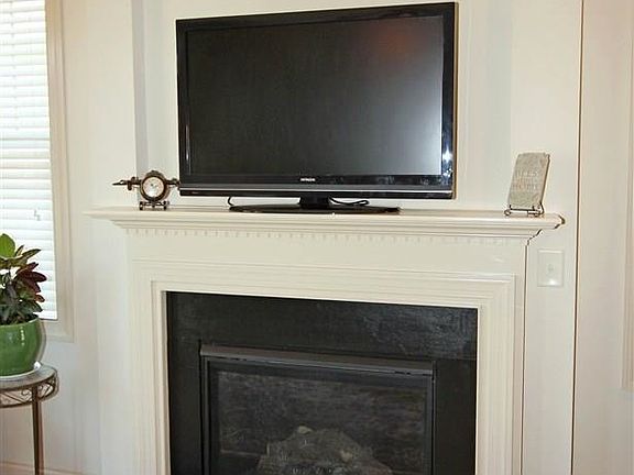 4th image of 20 Briarhill Dr