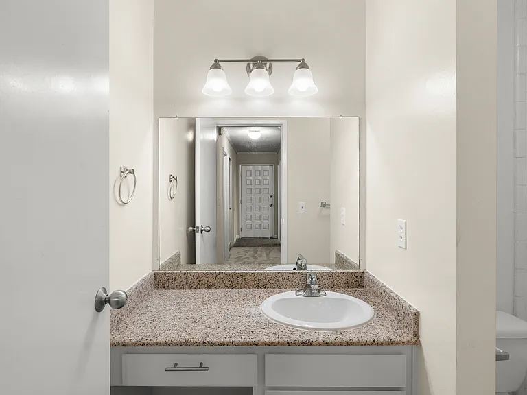 Sycamore Green Apartments — Photo 14