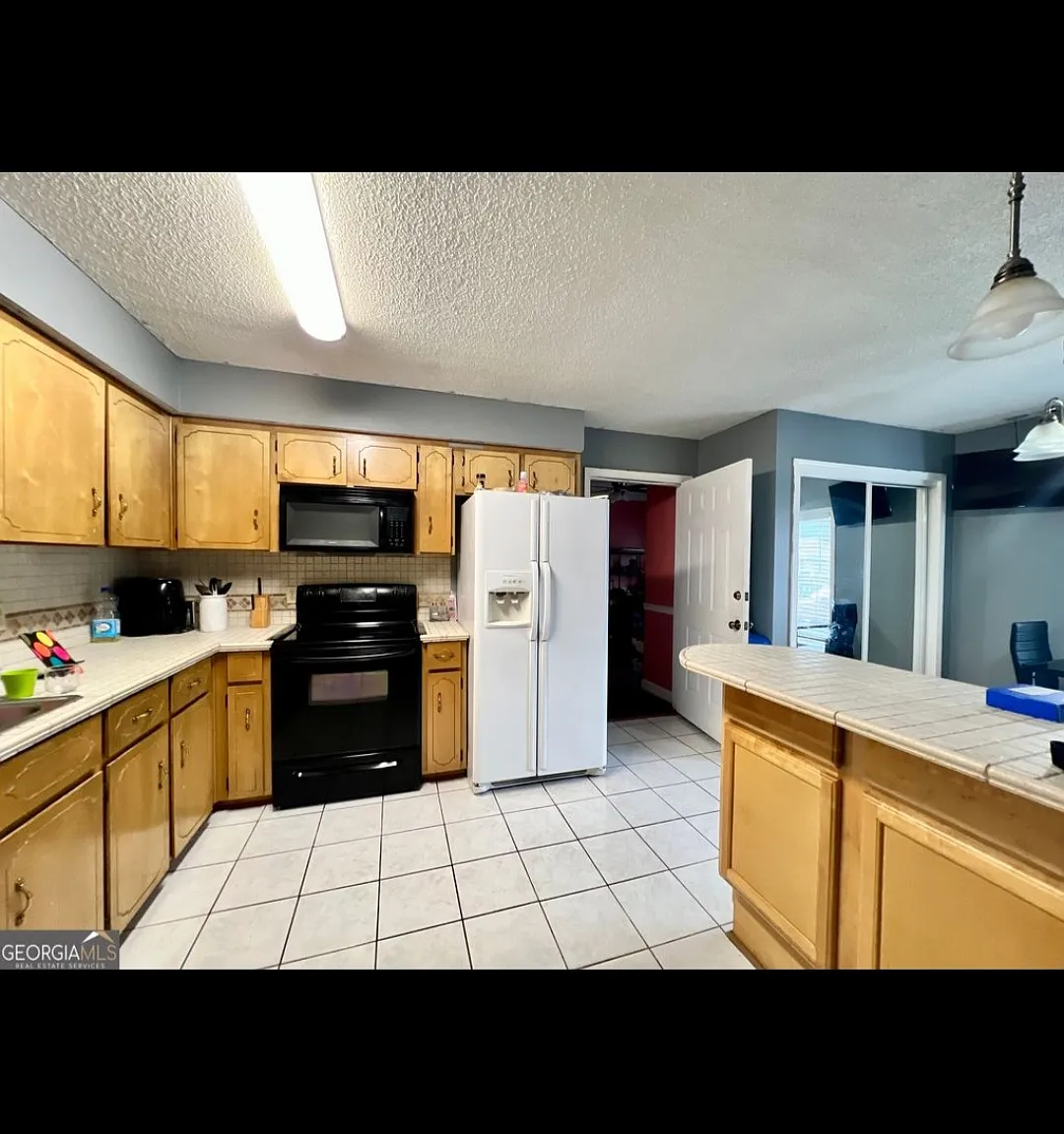 4 bed, 1817 sqft, $2,100 — Photo 3